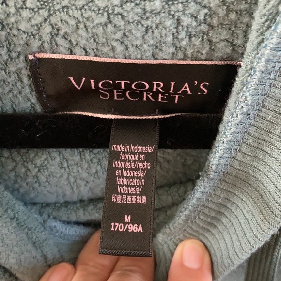 Victoria’s Secret Stretch Fleece Pullover Hoodie - Picture 5 of 10